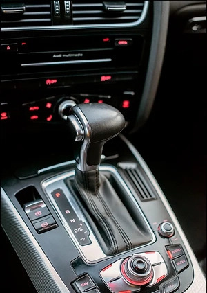 Audi A4 cena 38999 przebieg: 240000, rok produkcji 2013 z Kolonowskie małe 667